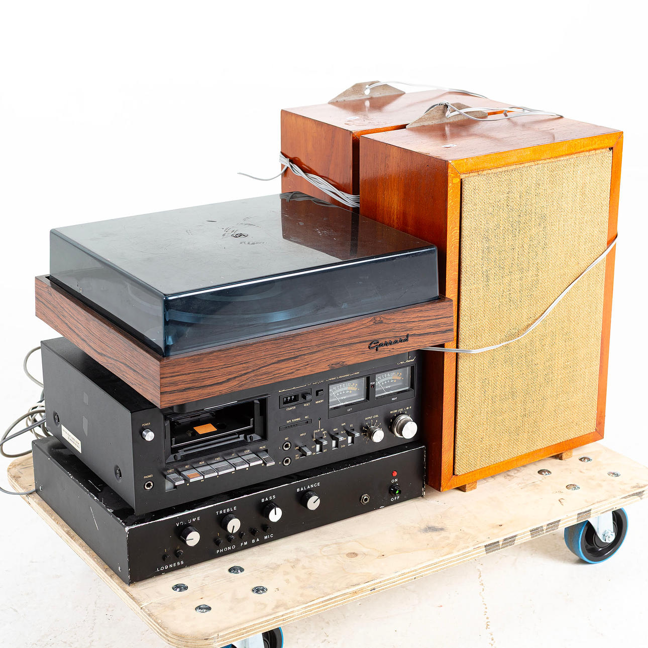 STEREO SYSTEM, 5 pieces with amplifier, speakers, etc.