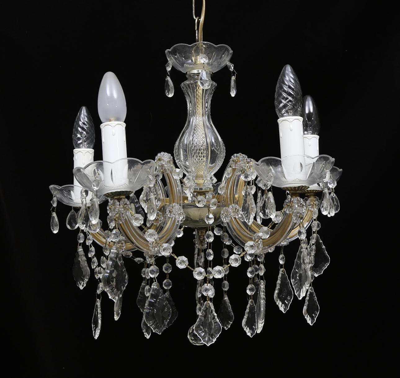 TAKLAMPA med prismor. Plast och glas. Maria Theresia-stil, 1900-tal. Höjd 40 cm.