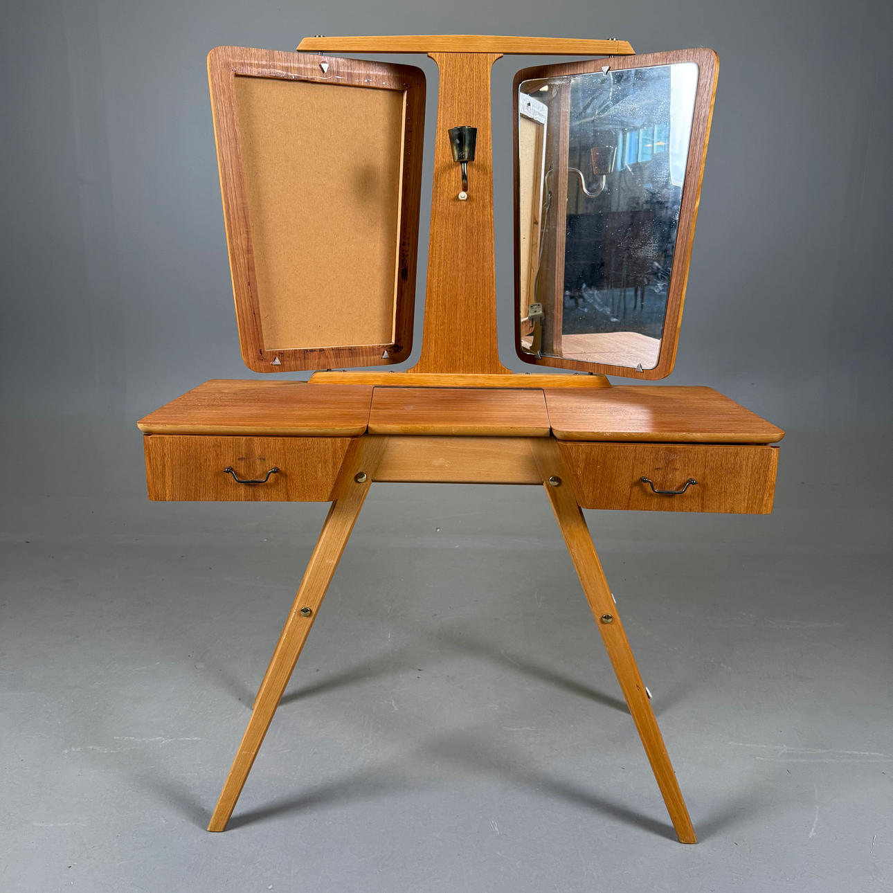 A 1950s/60s dressing table.