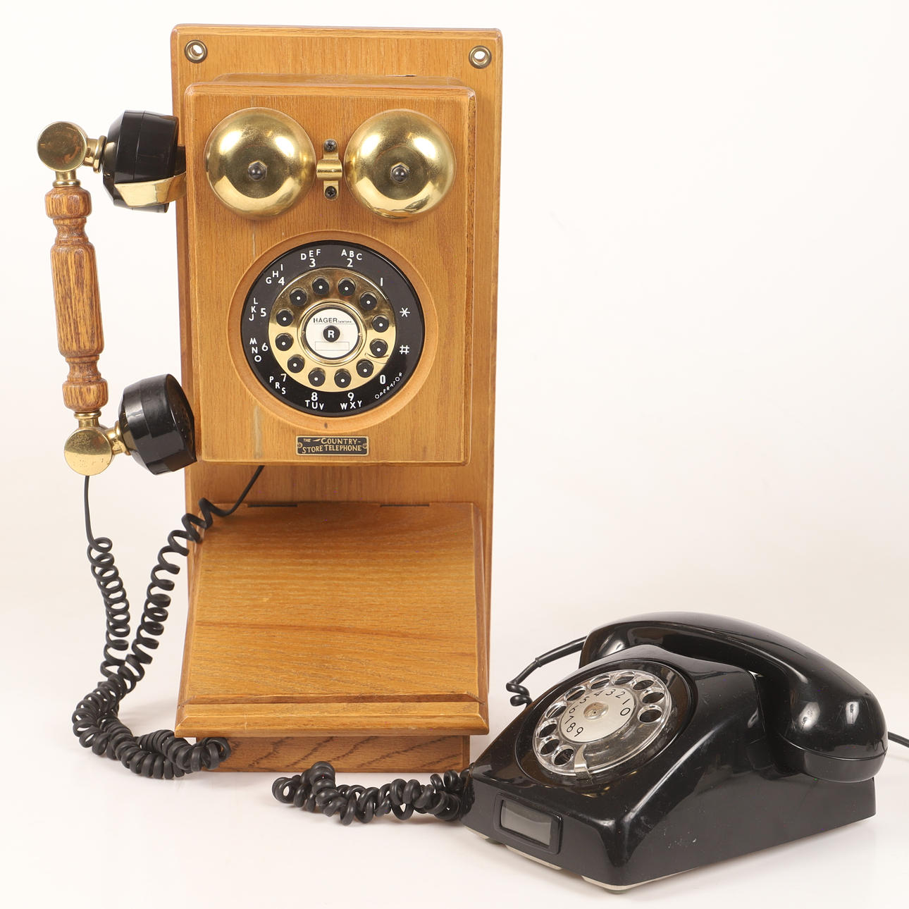 BORDS- SAMT VÄGGTELEFON, Häger Telefons samt Televerket.