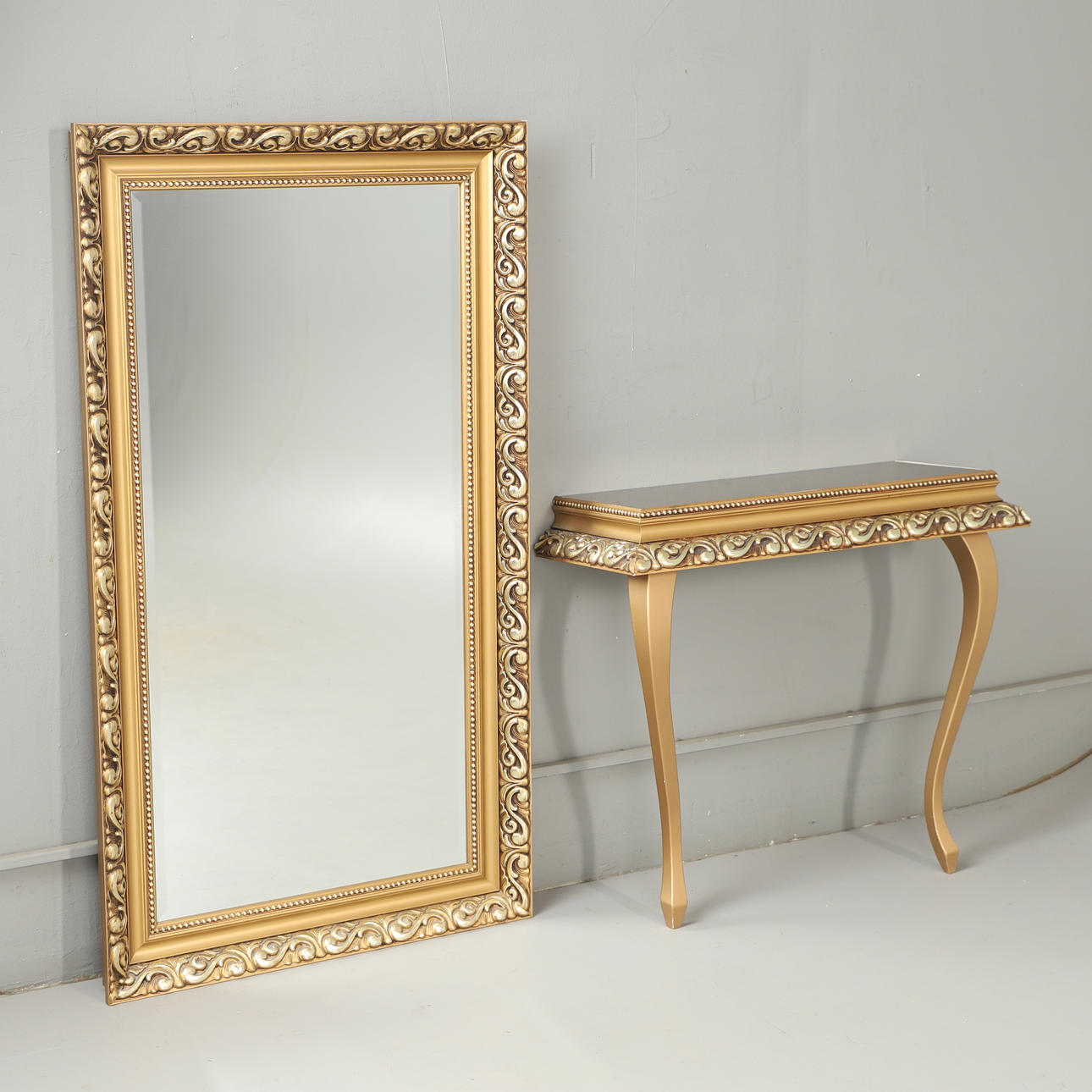 Mirror with console table, gilt, 20th century.