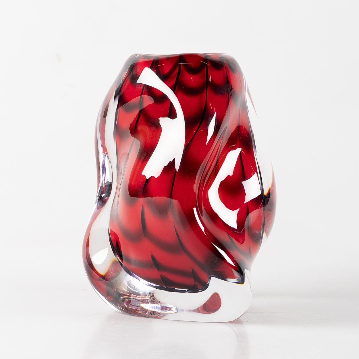 KLAS-GÖRAN TINBÄCK. Vase, glass, signed, Målerås.