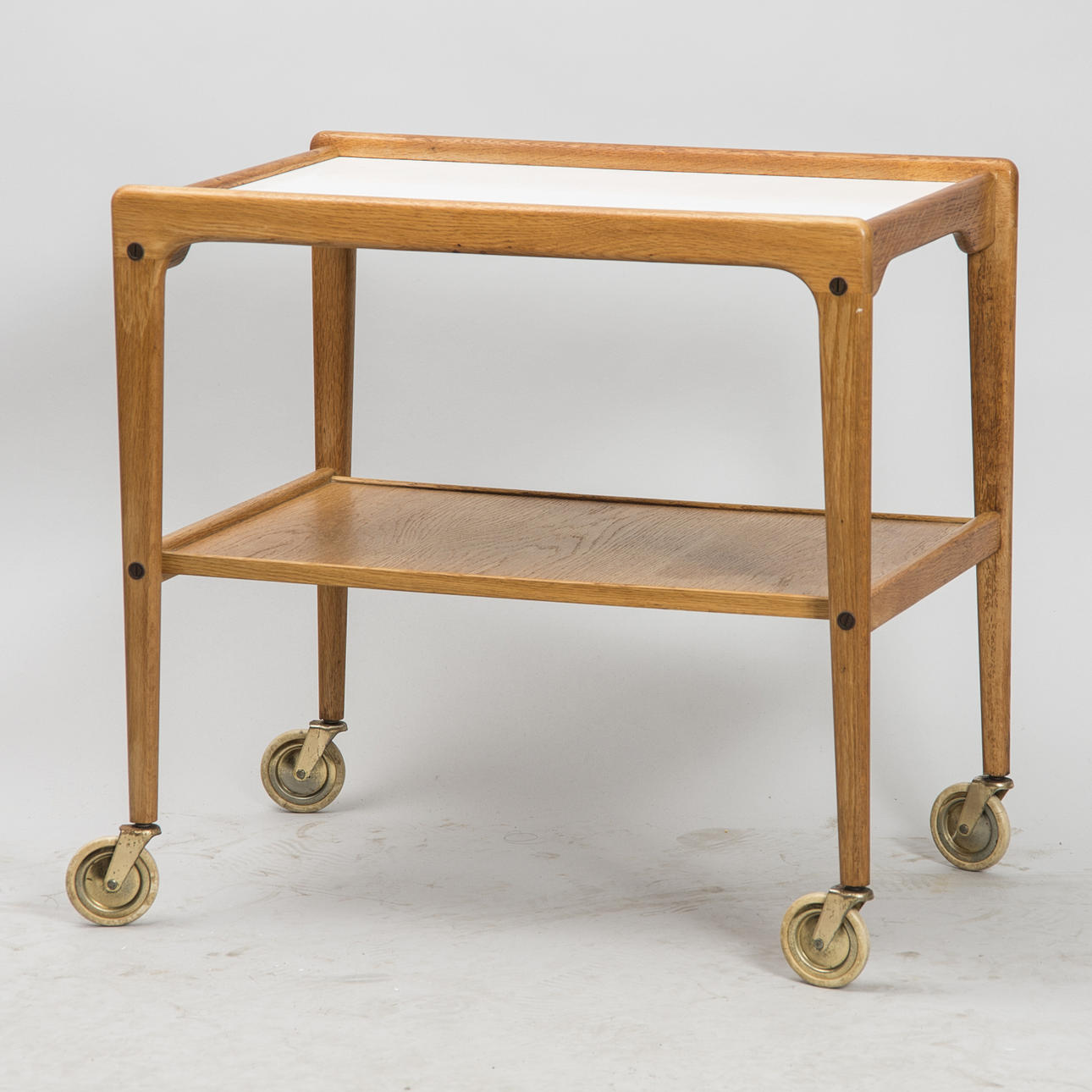 SERVERINGSBORD, ek, design Yngve Ekström.