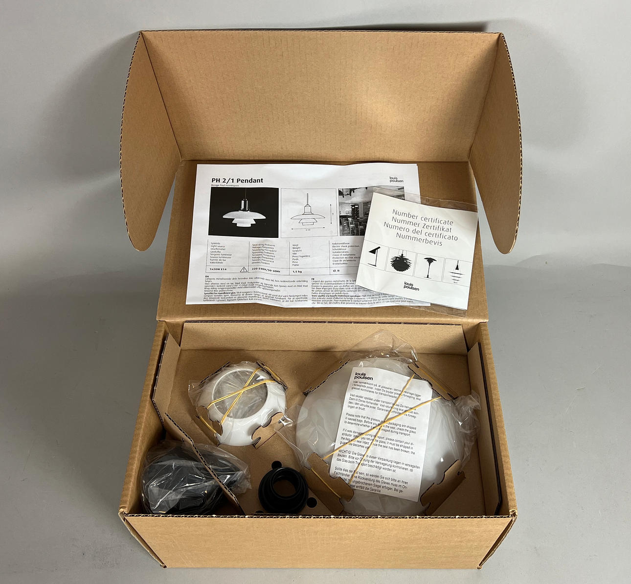 POUL HENNINGSEN. PÉNDULO CROMADO PH 2/1.