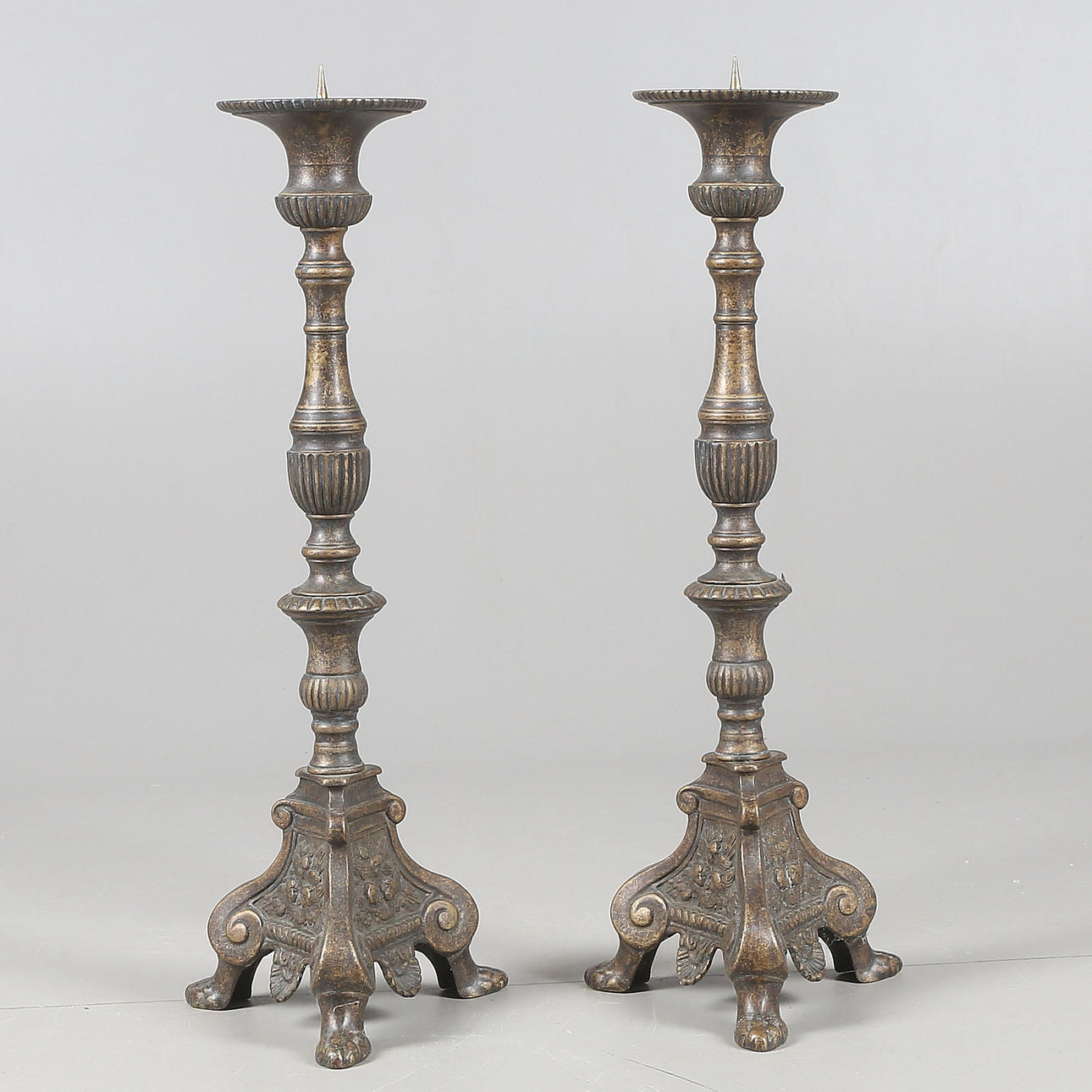 GOLVLJUSSTAKAR, metall, 1900-talets senare hälft.