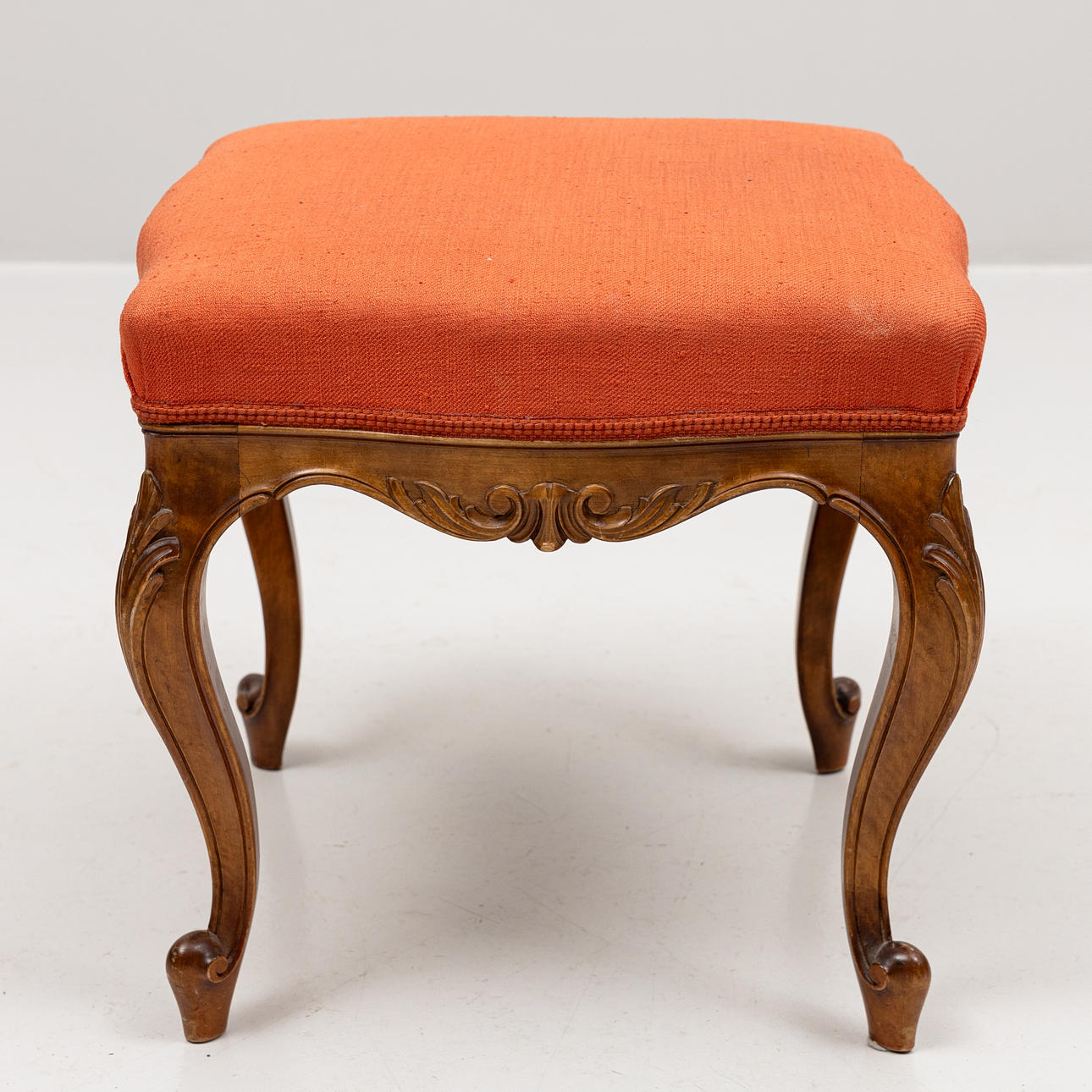 A 20th century Rococo stool. Furniture - Armchairs & Chairs - Auctionet