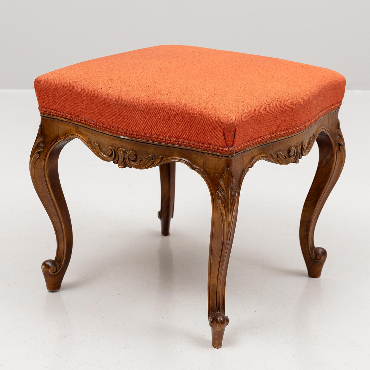 A 20th century Rococo stool. Furniture - Armchairs & Chairs - Auctionet