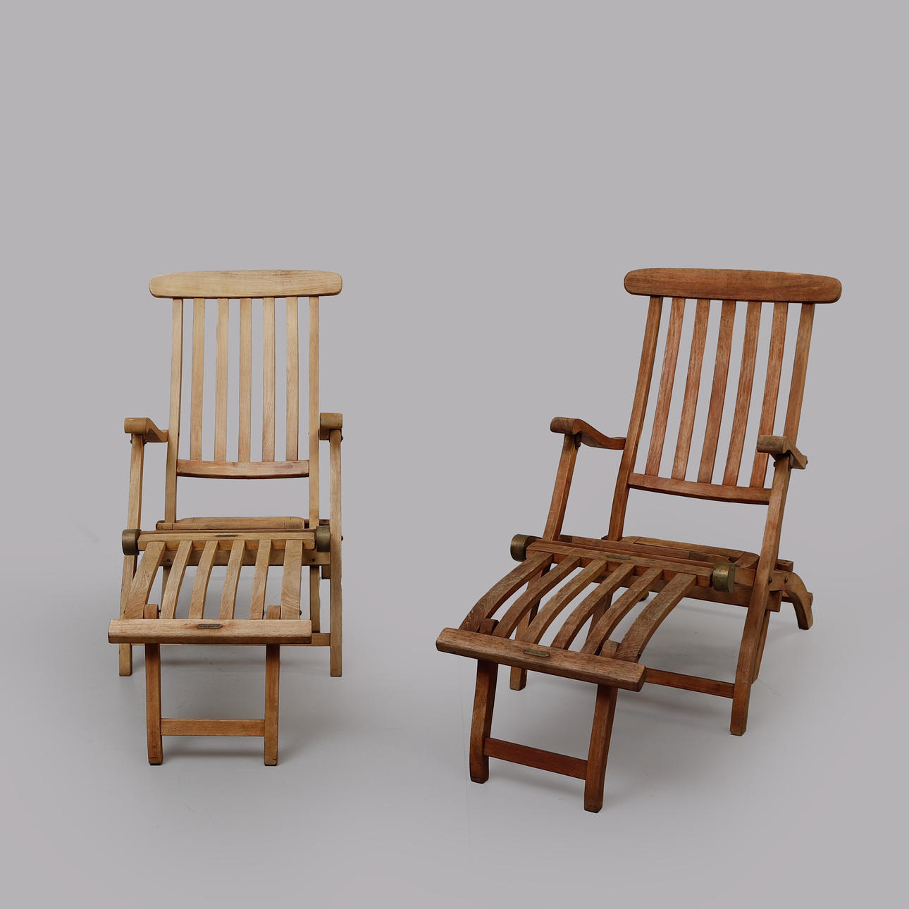 A set of 2 deck chairs, 19/2000's.