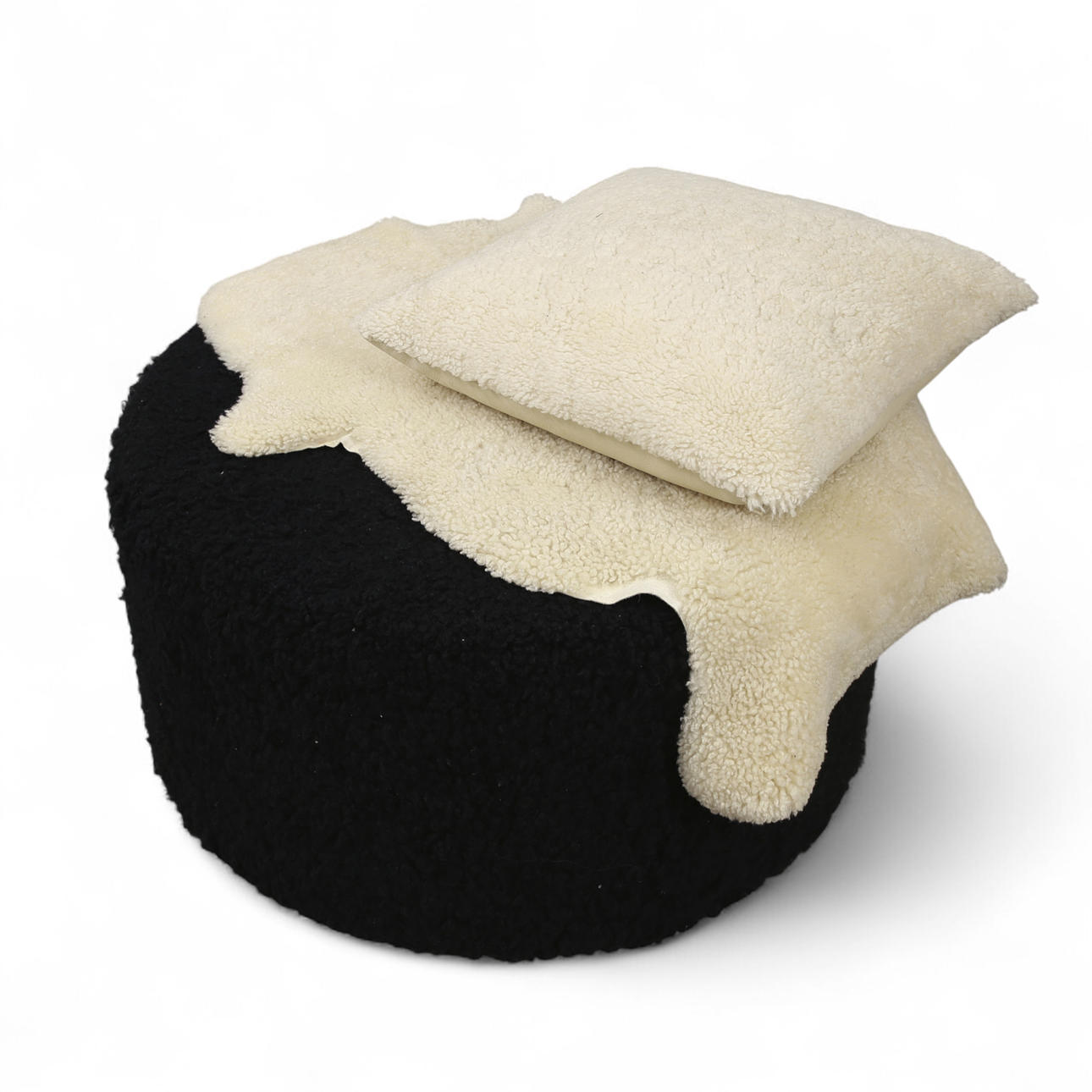 SITTPUFF, FÅRSKINNSPLÄD & KUDDE, Shepherd, UK.