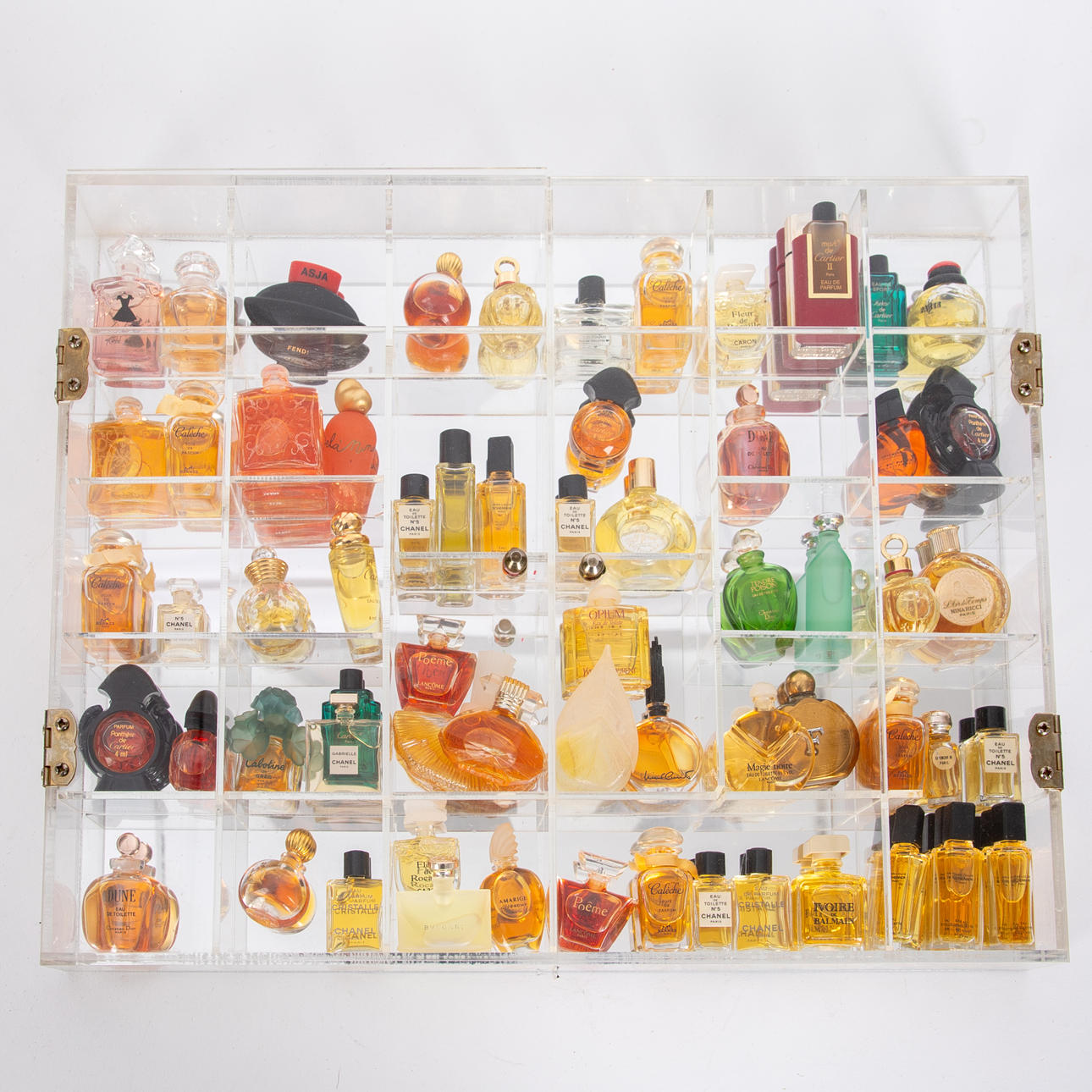 Parfymflaska miniatyrsamling i akrylfodral (ca. 70).