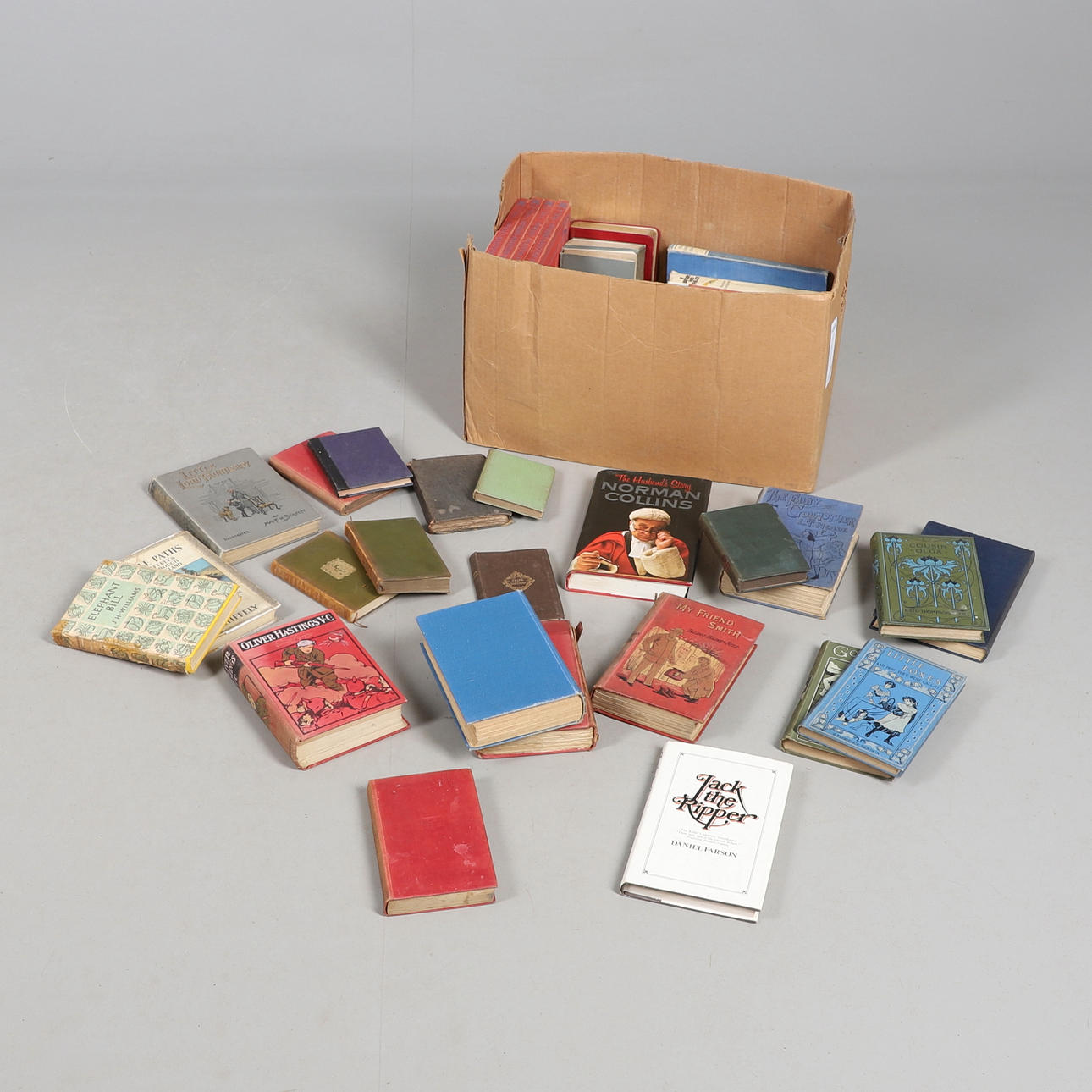 KOKOELMA KANKAASEEN SIDOTUT VOLYYMIT.