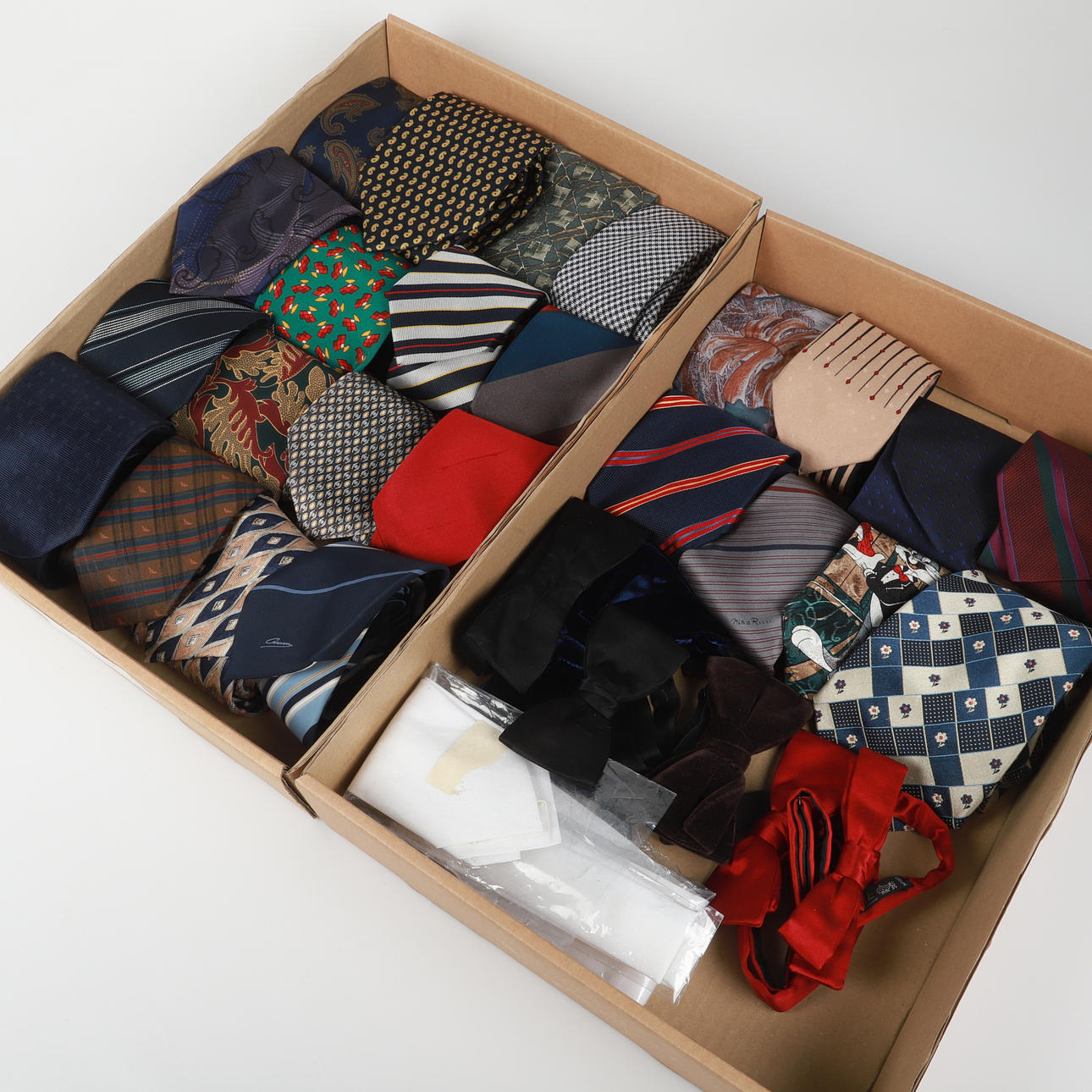 TIES AND BOW TIES, 27 pieces, silk m. m.