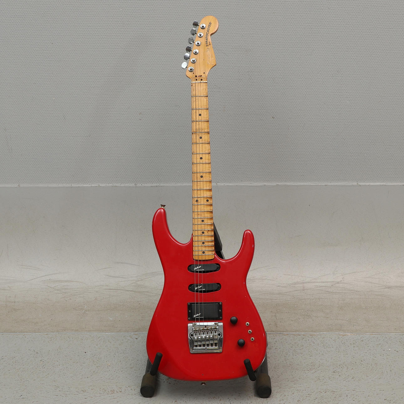 SÄHKÖKITARA, Stratocaster, remontoitu, 1900-tal.