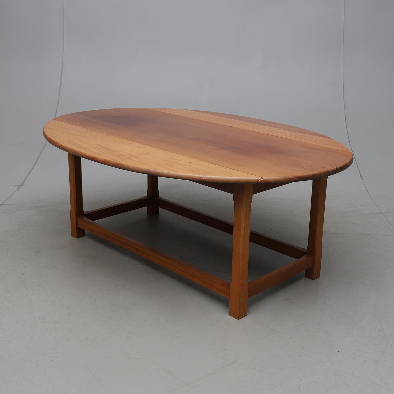 A 20th-century wooden coffee table with flaps.