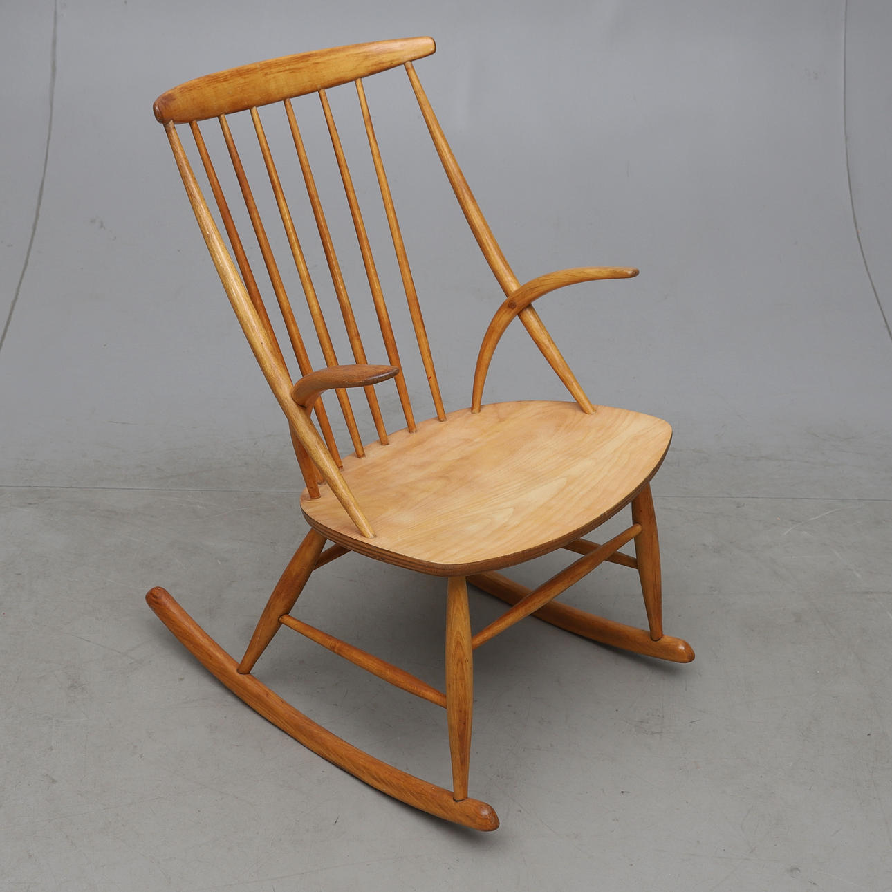 ILLUM WIKKELSØ. Gungstol, ek/bok, N. Eilersen, Danmark, 1958.