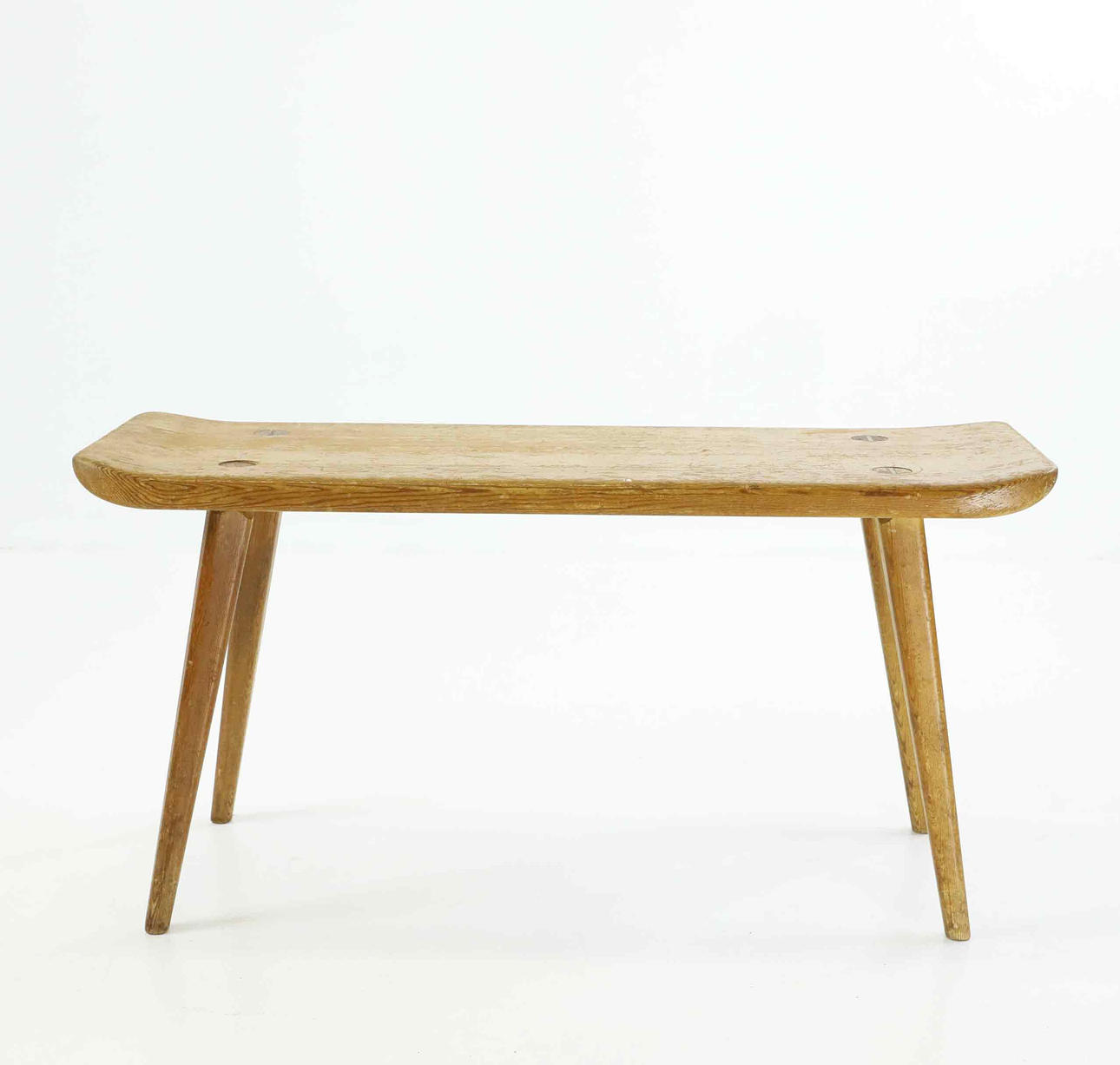 CARL MALMSTEN. Taburete, «Visingsö», piel sueca.