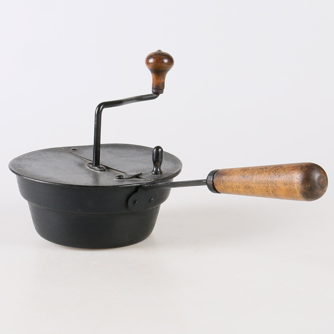 KAFFEROST, gjutjärn och trä.