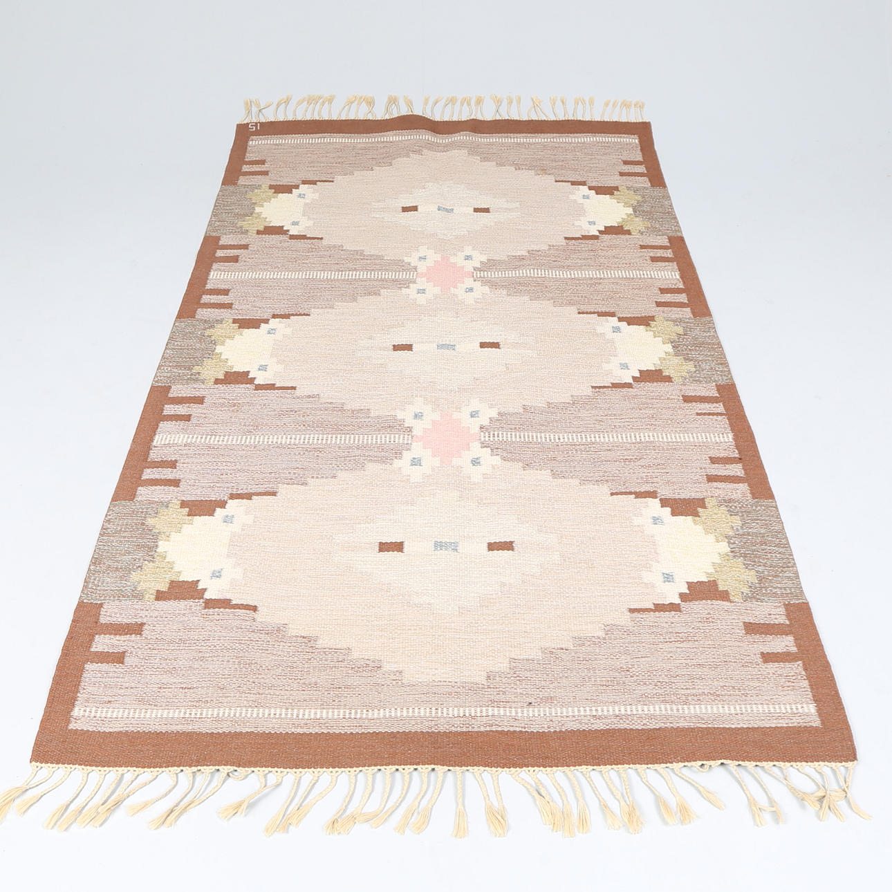 INGEGERD SILOW. carpet, yarrow linen, signed IS.