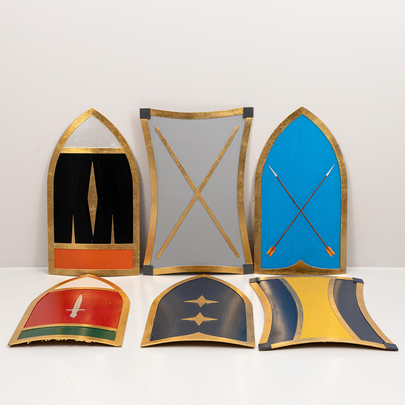 ESCUDOS DECORATIVOS, 6 piezas.