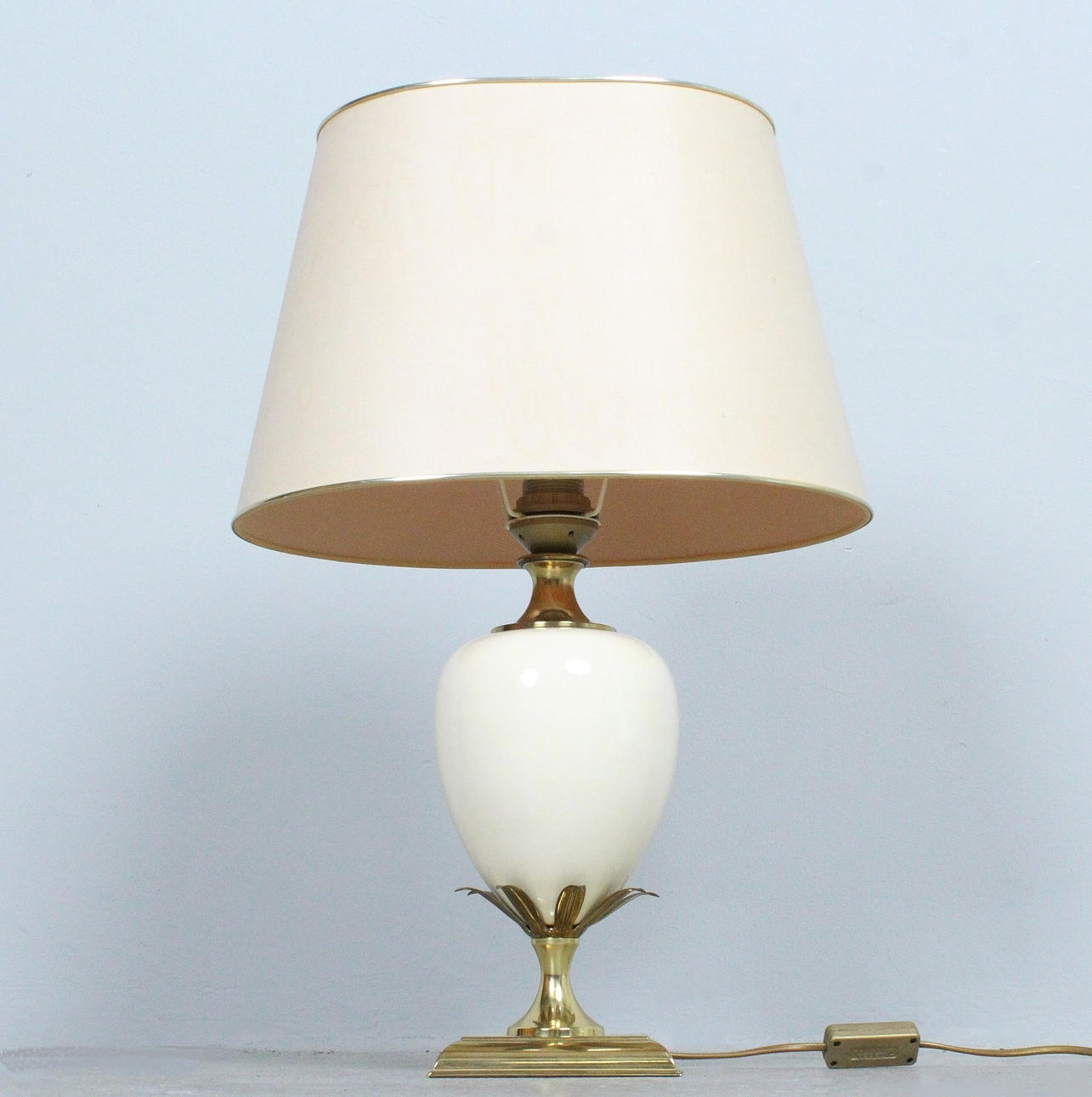 LE DAUPHIN. Frankreich. Tischlampe.