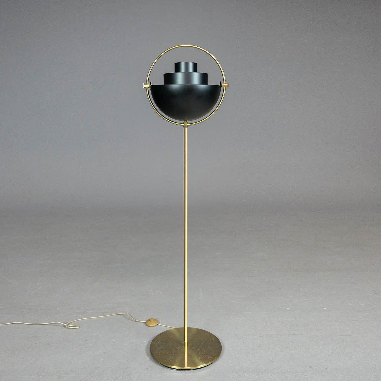 GUBI MULTI-LITE STEHLEUCHTE.