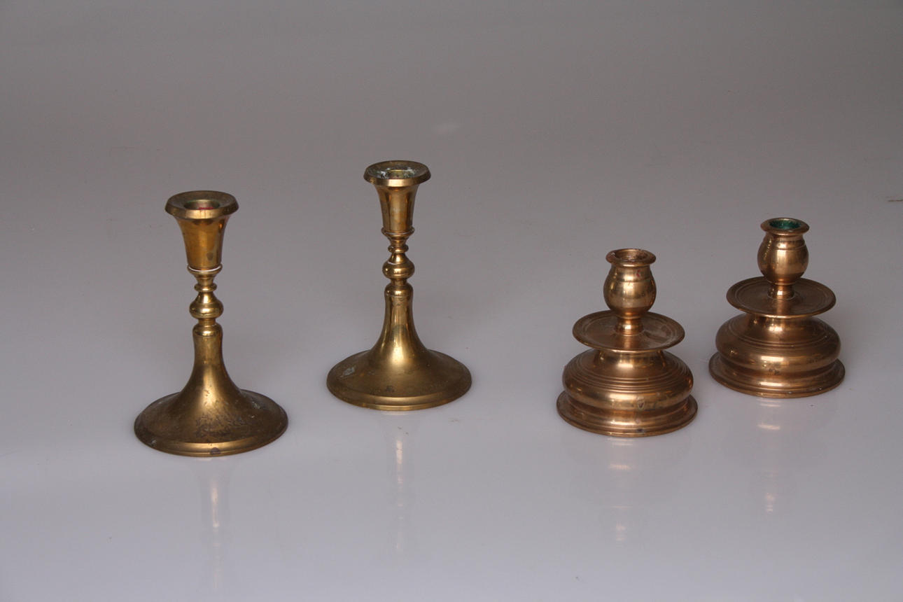 LJUSSTAKAR, två par, mässing "Grillby " och malm.