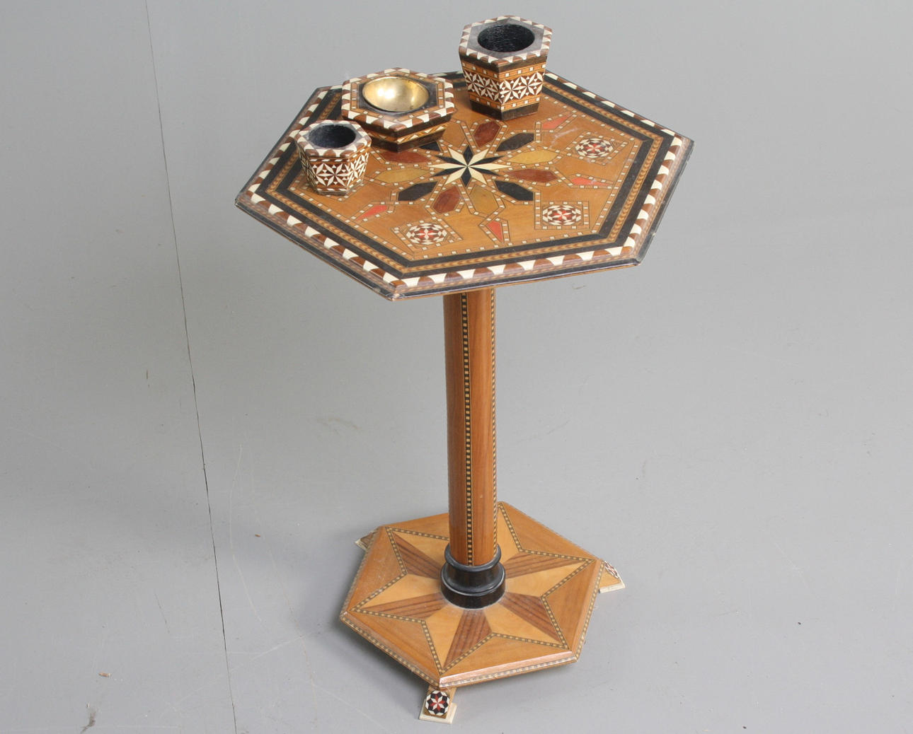 PELARBORD, med tillbehör.