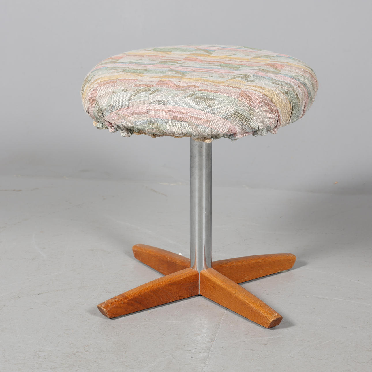 PALLE med metal/træ undervogn.