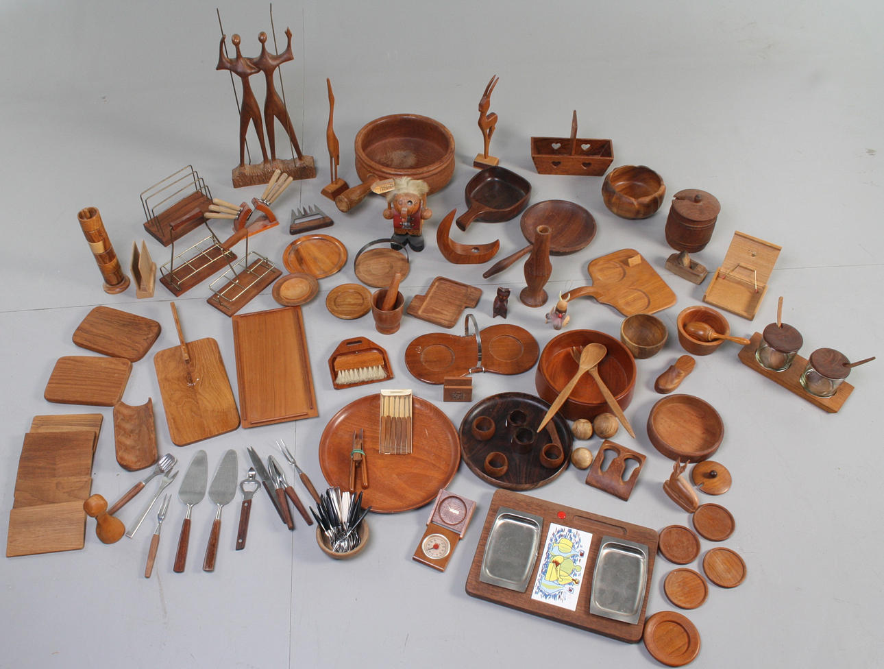 STORT PARTI TEAK, 1940-50-60-70-tal, ca 80 delar.