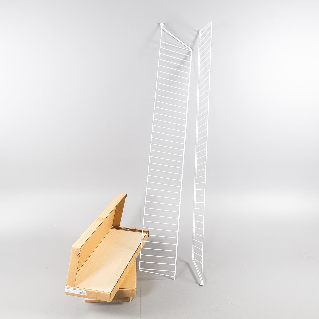 NILS & KAJSA STRINNING. Hylde „String“, moderne.