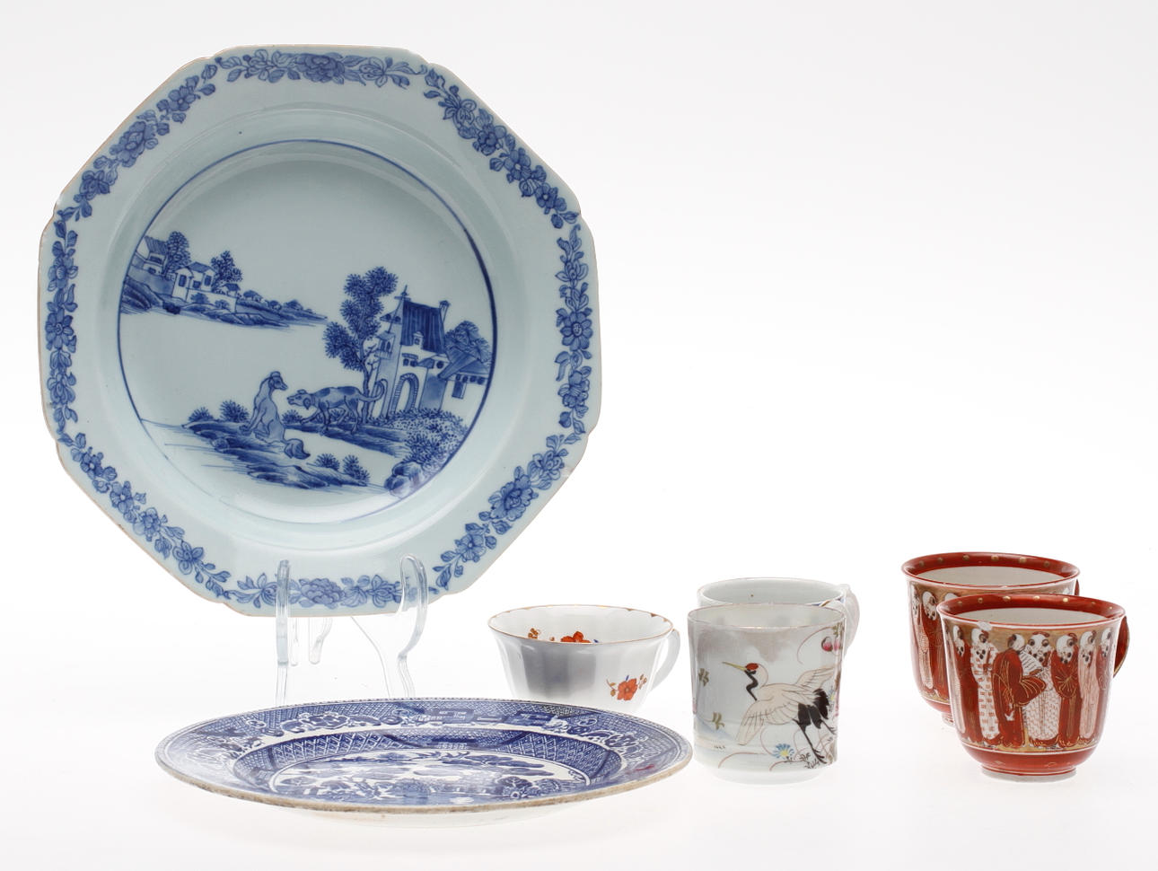 TALLRIK ostasaitisk,6 delar porslin,samt broderat draperi.1900-tal.