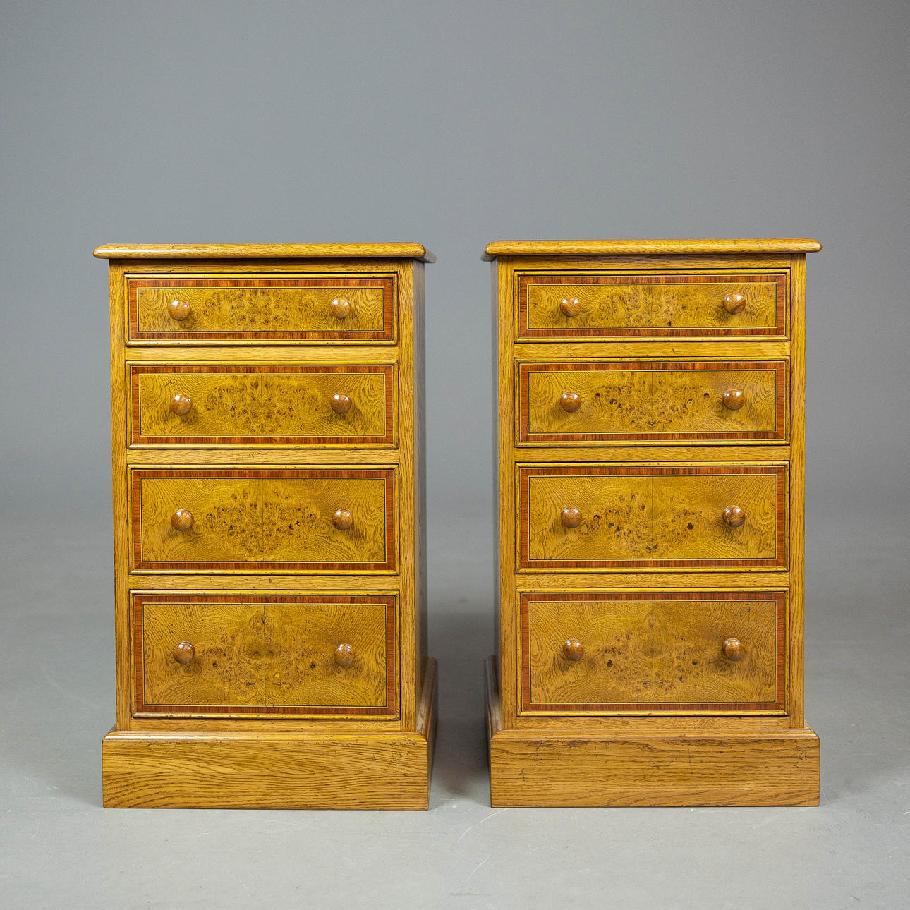 SIDE CHESTS, A PAIR. Furniture - Chests of drawers - Auctionet