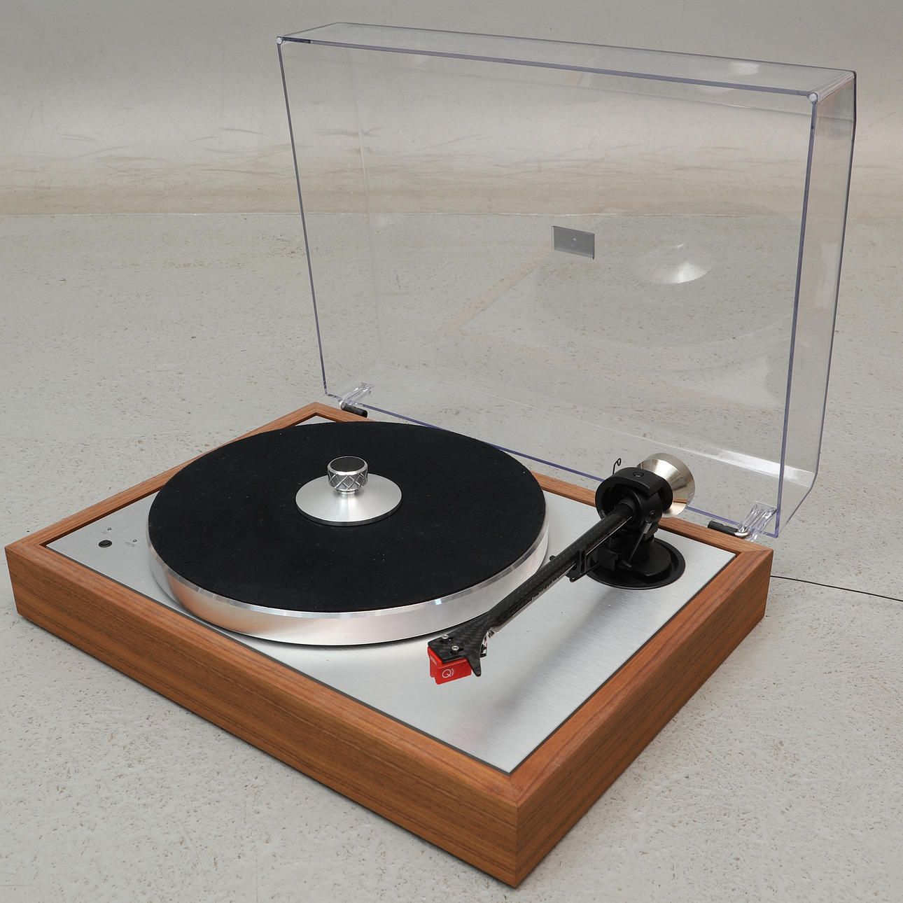 TOCADISCOS, Pro-Ject, «The Classic SB», chapado en madera, con accesorios.