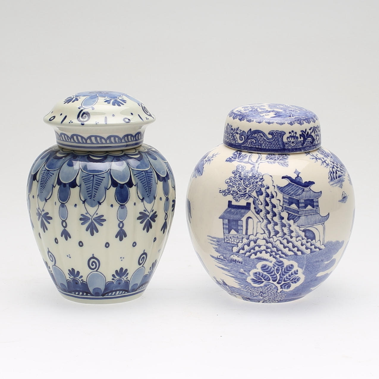 URNOR, 2 st, porslin, Delft och Mason´s, 1900-tal.