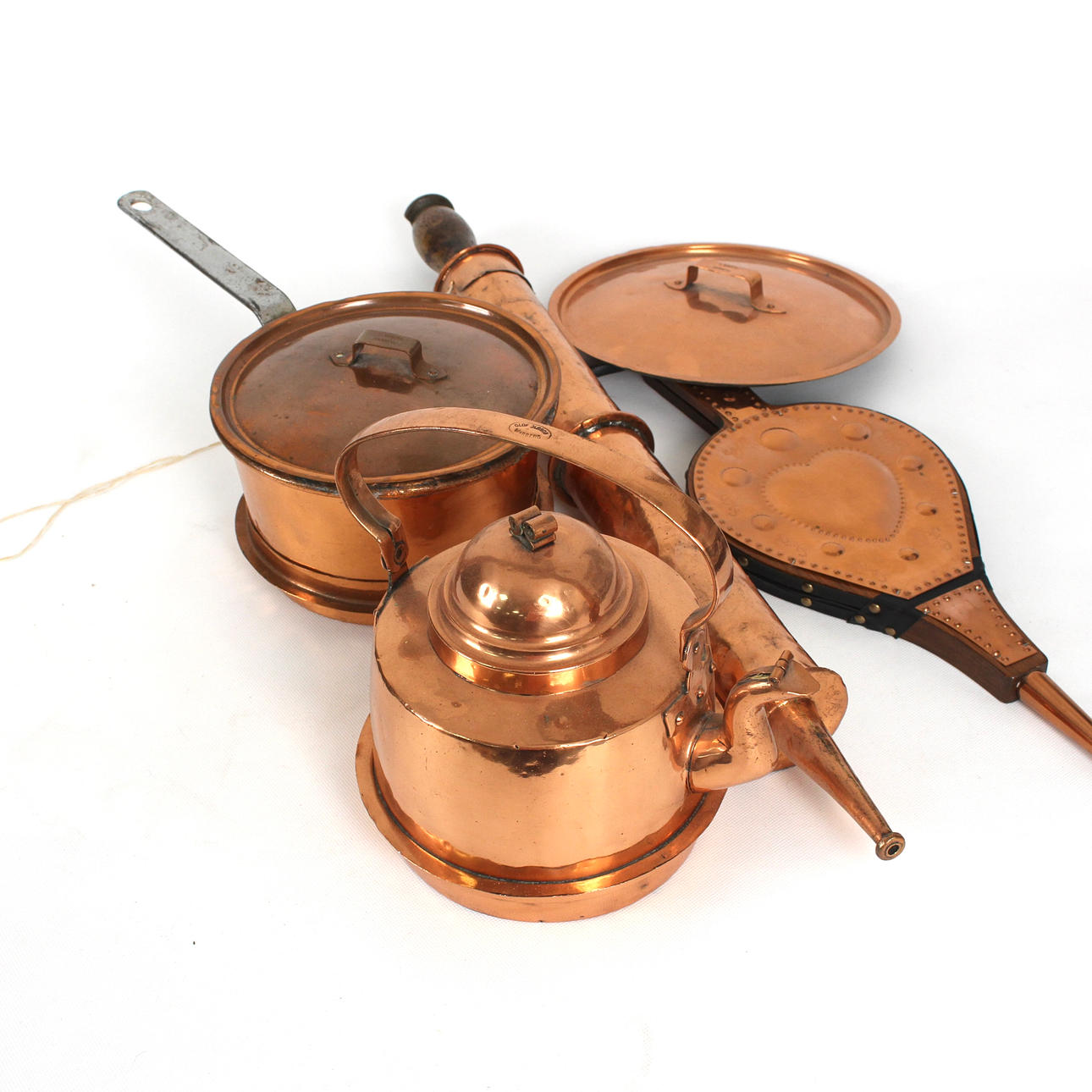 COPPER OBJECTS. One lot, 5 pieces.