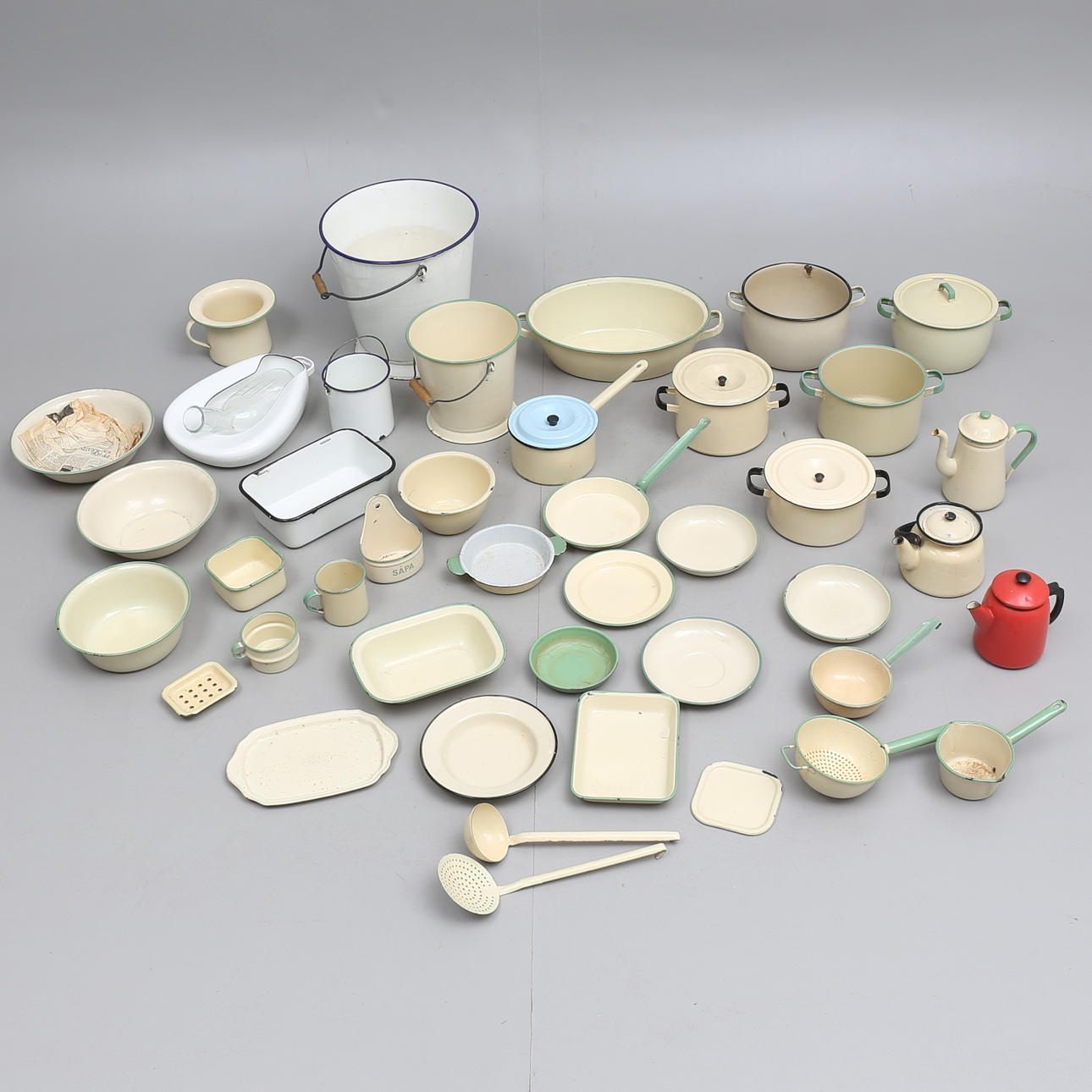 PARTI EMALJFÖREMÅL, ca 38 delar, mestadels Kockums Sweden.