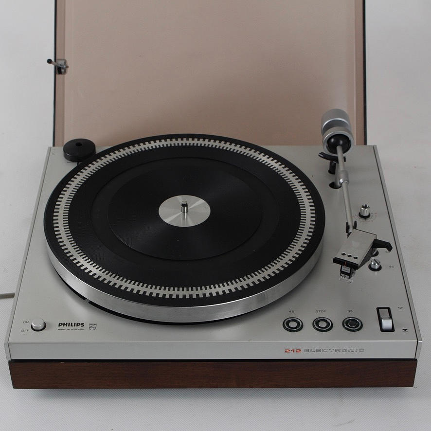 Turntable, Philips 212 electronic.