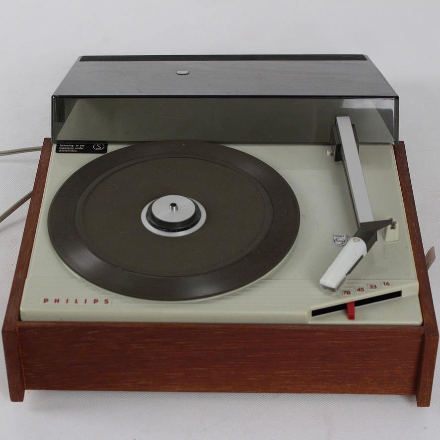 A 20th century Philips AG 2657/19 turntable.