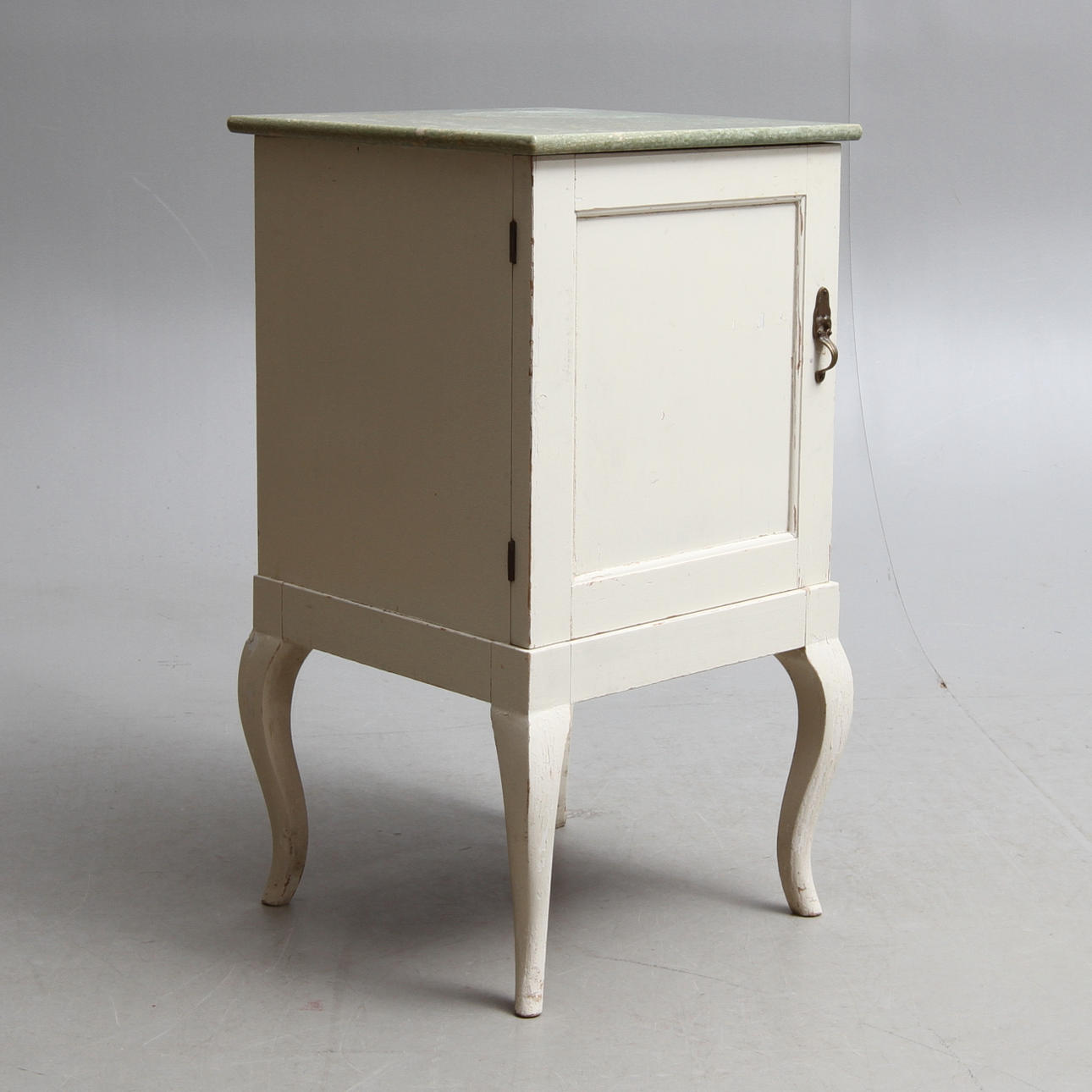 SÄNGBORD med stenskiva, 1900-talets första hälft.