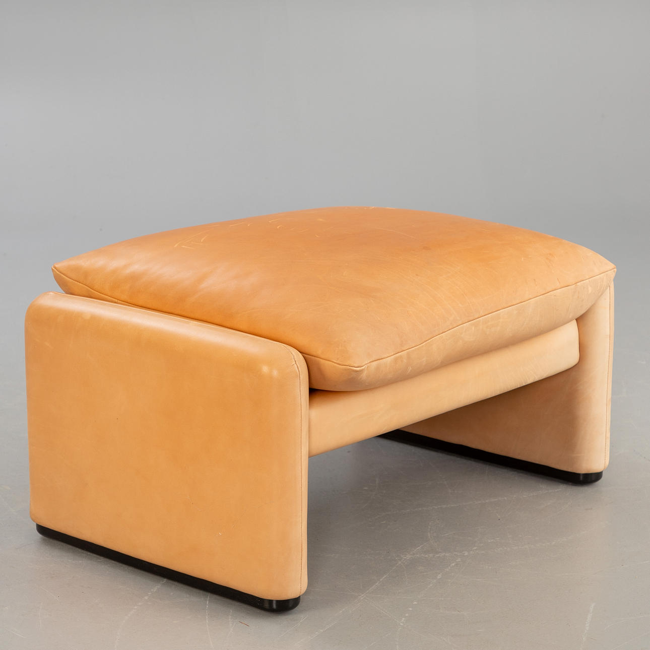 VICO MAGISTRETTI. Cassina. 'Maralunga' stool.