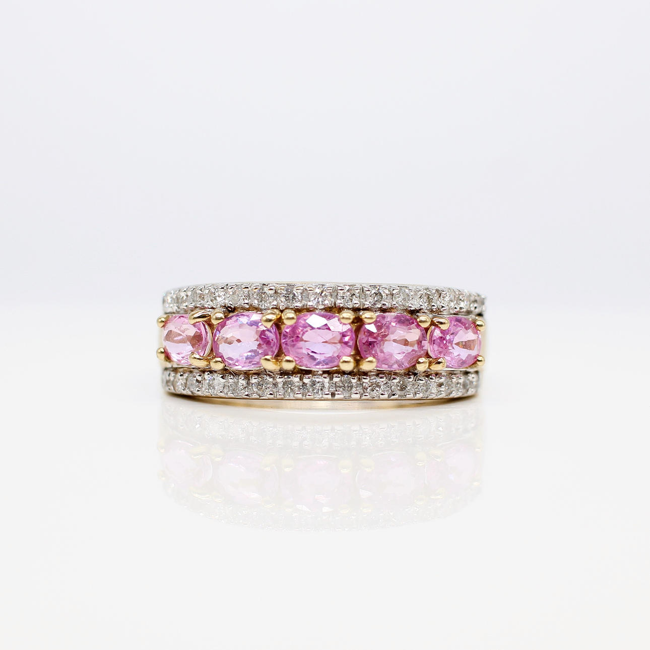 PINK SAPPHIRE & DIAMOND RING.