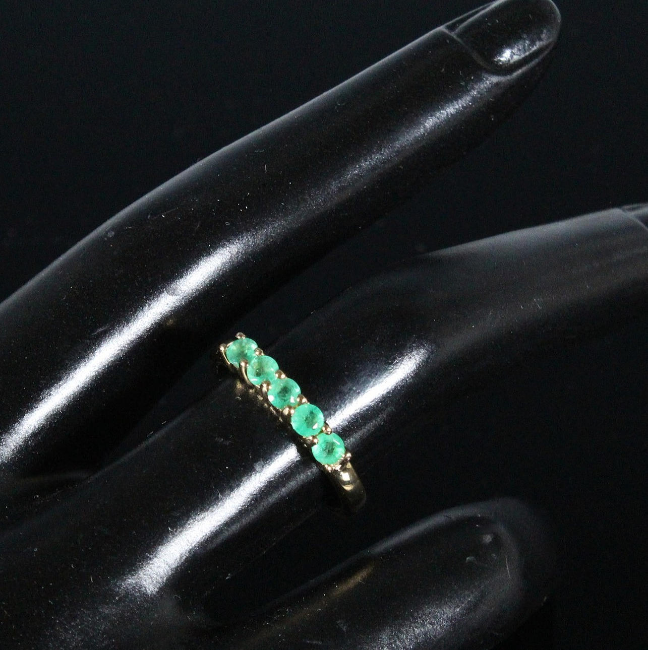 Rivière ring med smaragder, 925 sølv, forgyldt.