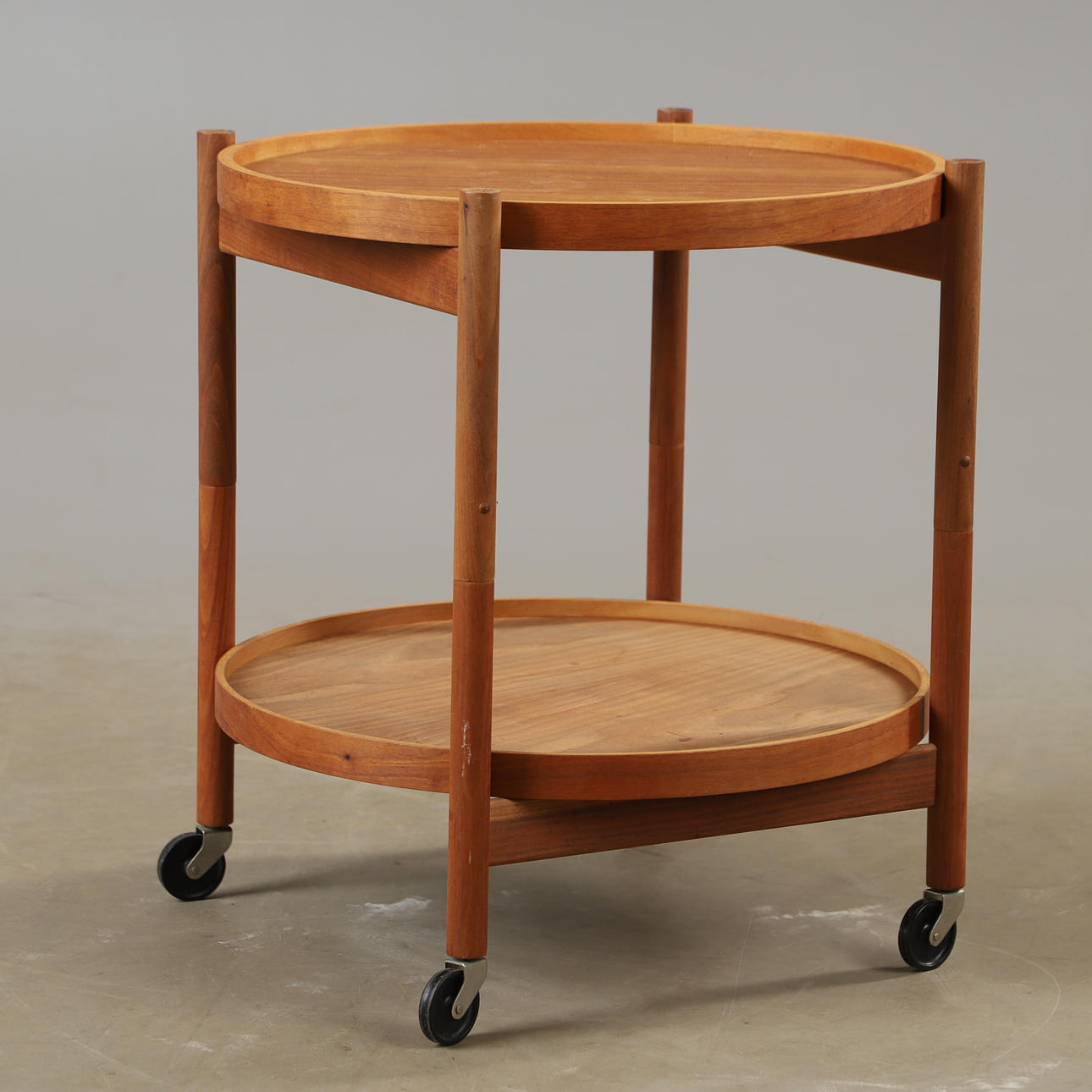 HANS BÖLLING. Tray table, cherry, Krüger.