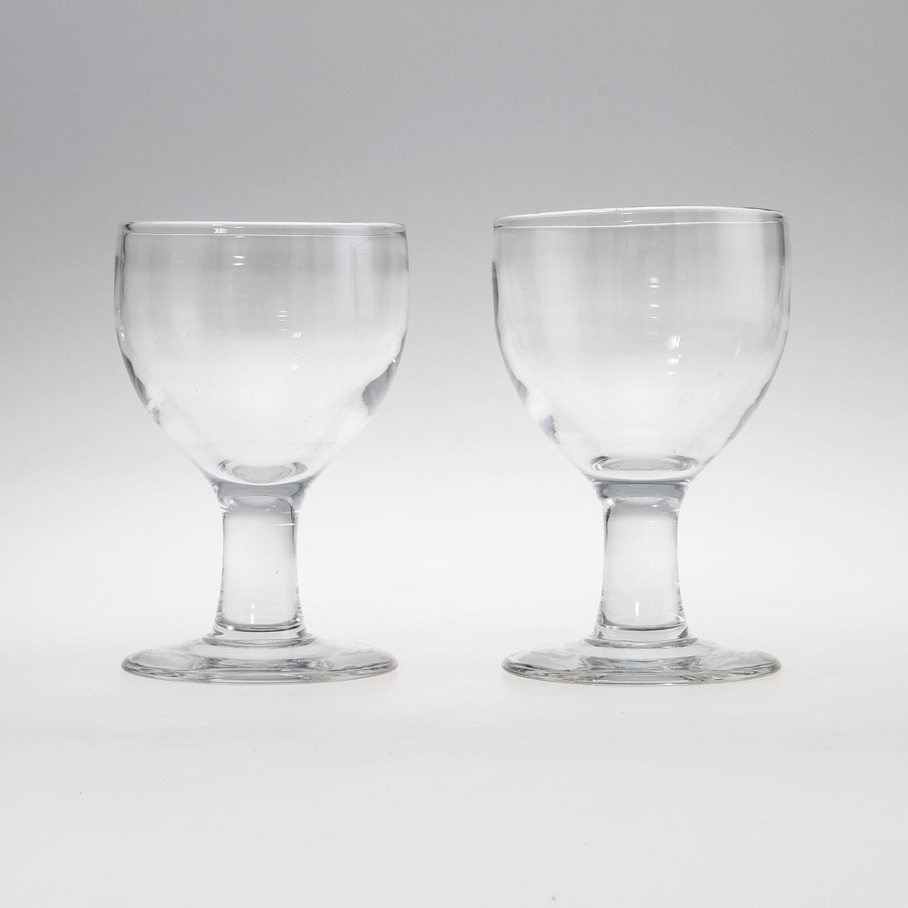 SKÅL PÅ FOT, 2 st, "Ruben", Signe Persson Melin, Boda glasbruk.