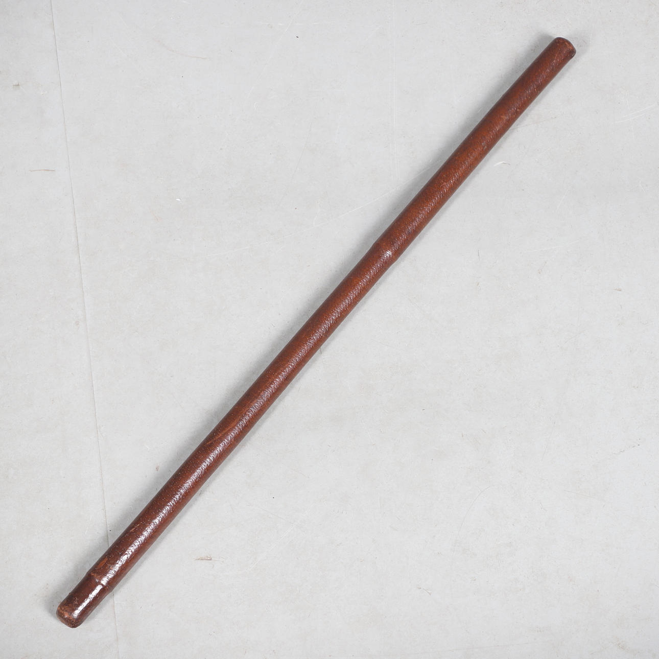 A BRITISH ARMY OFFICERS SWAGGER STICK.