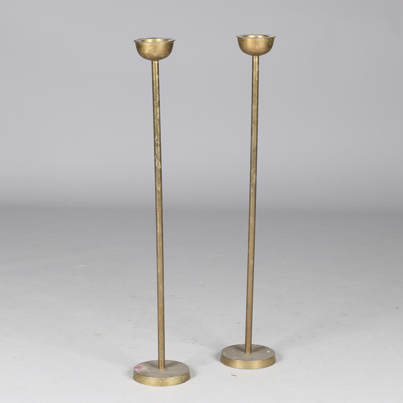 PAUL STILLING (attributed), a pair of tall brass candlesticks (77,5 cm), Denmark, second half of the 20th century (2).