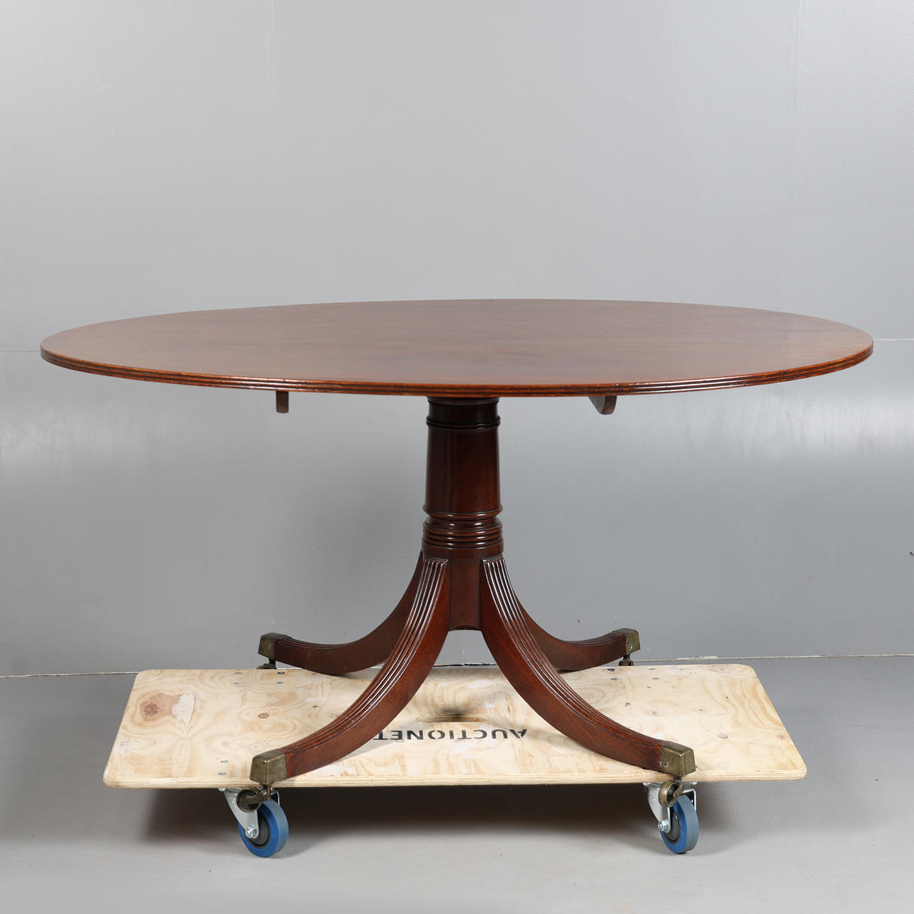 A REGENCY MAHOGANY BREAKFAST TABLE.