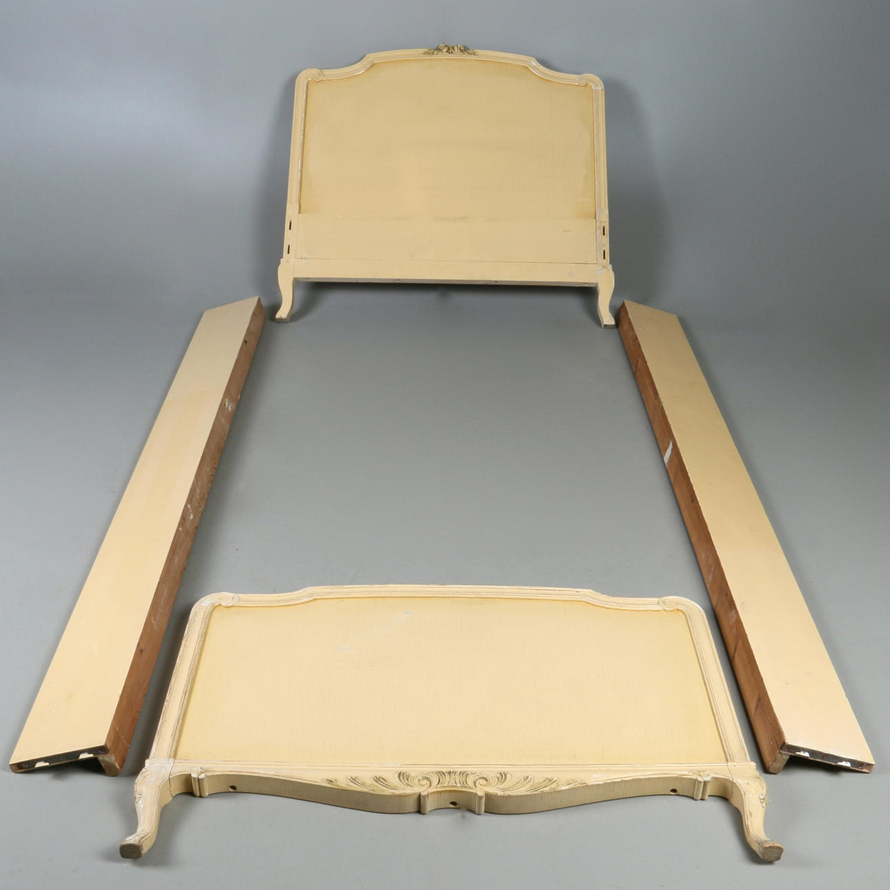 SÄNGRAM, rokokostil, 1900-tal.