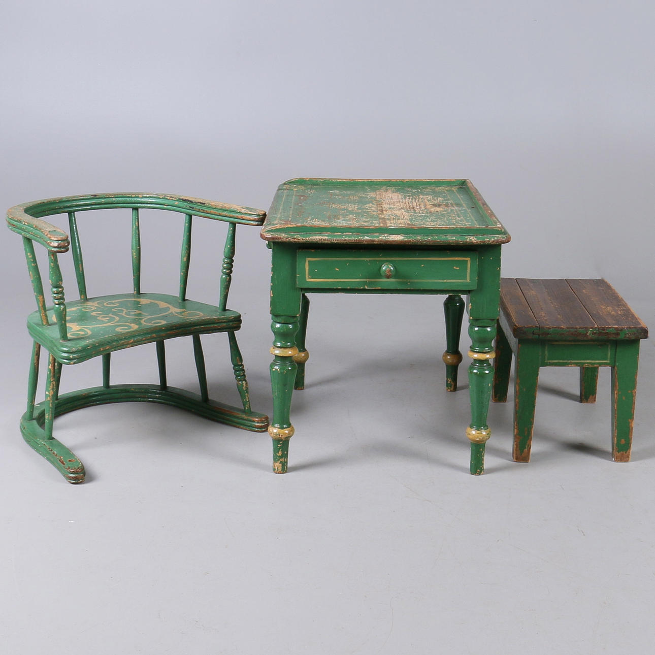 BARNMÖBEL, 3 delar, bemålad furu, nyrenässans1800-talets andra hälft.