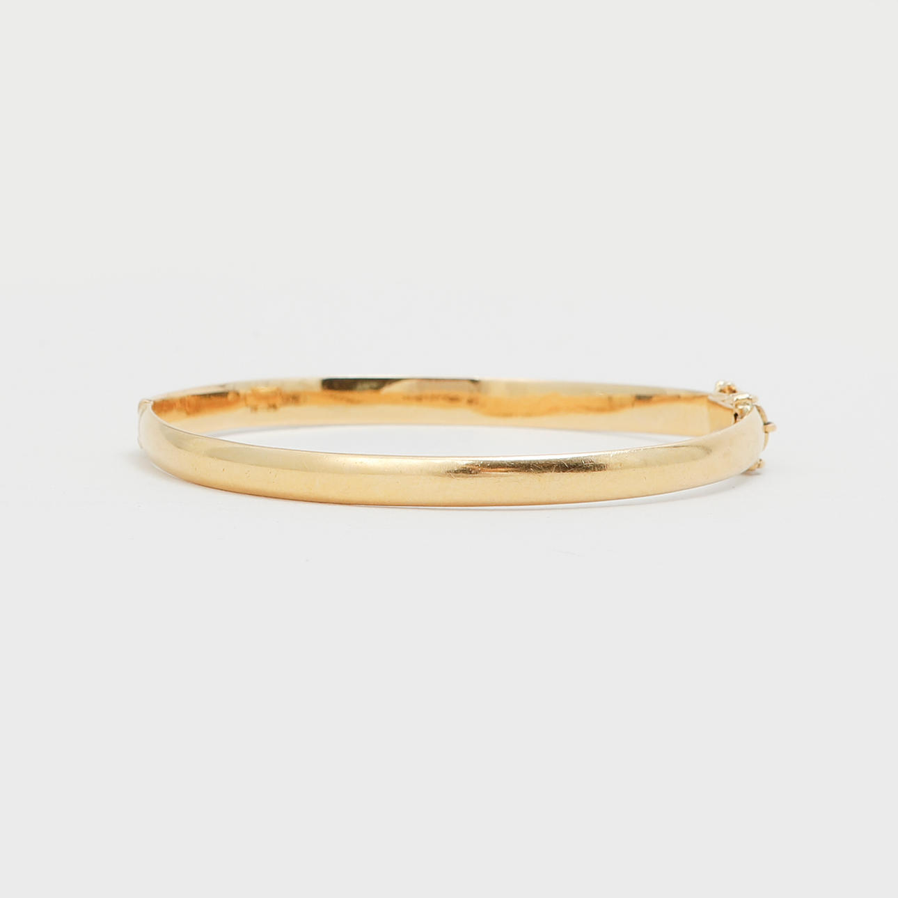 A bangle, 18k gold, weight approx. 19,1 gram.